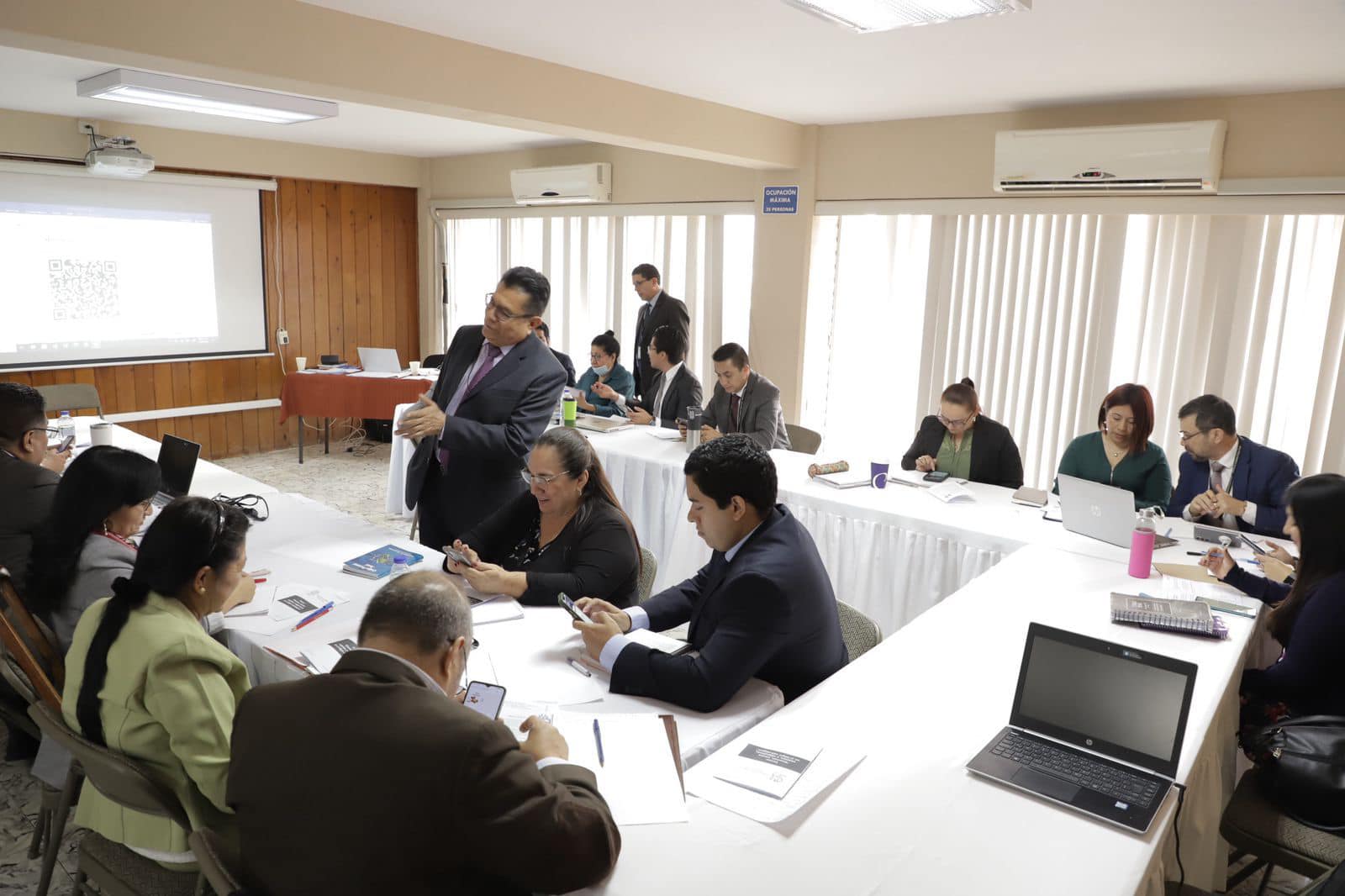 Defensores públicos del IDPP son capacitados en el tema Examen, contraexamen