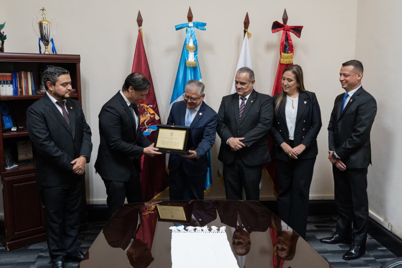 Consejo del IDPP reconoce aporte del Magistrado Lucero Paz 